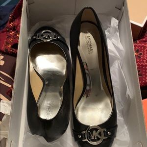 Michael  kors  black leather Fulton mid pump